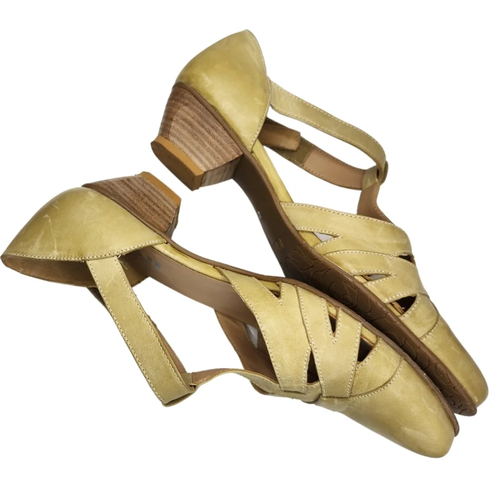 Fidji Shoes V096 velcro sandals low heel NWOB T-Strap - Picture 6 of 6